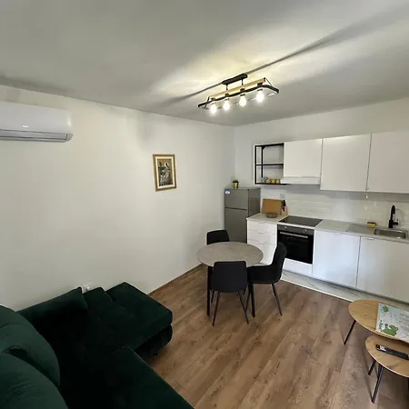 Ronia Apartment *