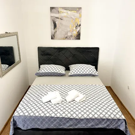 Ronia Apartment *