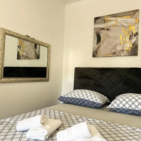 Ronia Apartment *